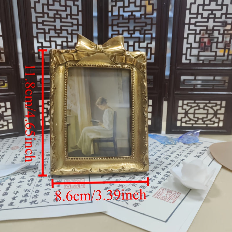 Vintage Photo Frame Golden-Tone Vintage-Inspired Metal Embossed Round Photo Frame